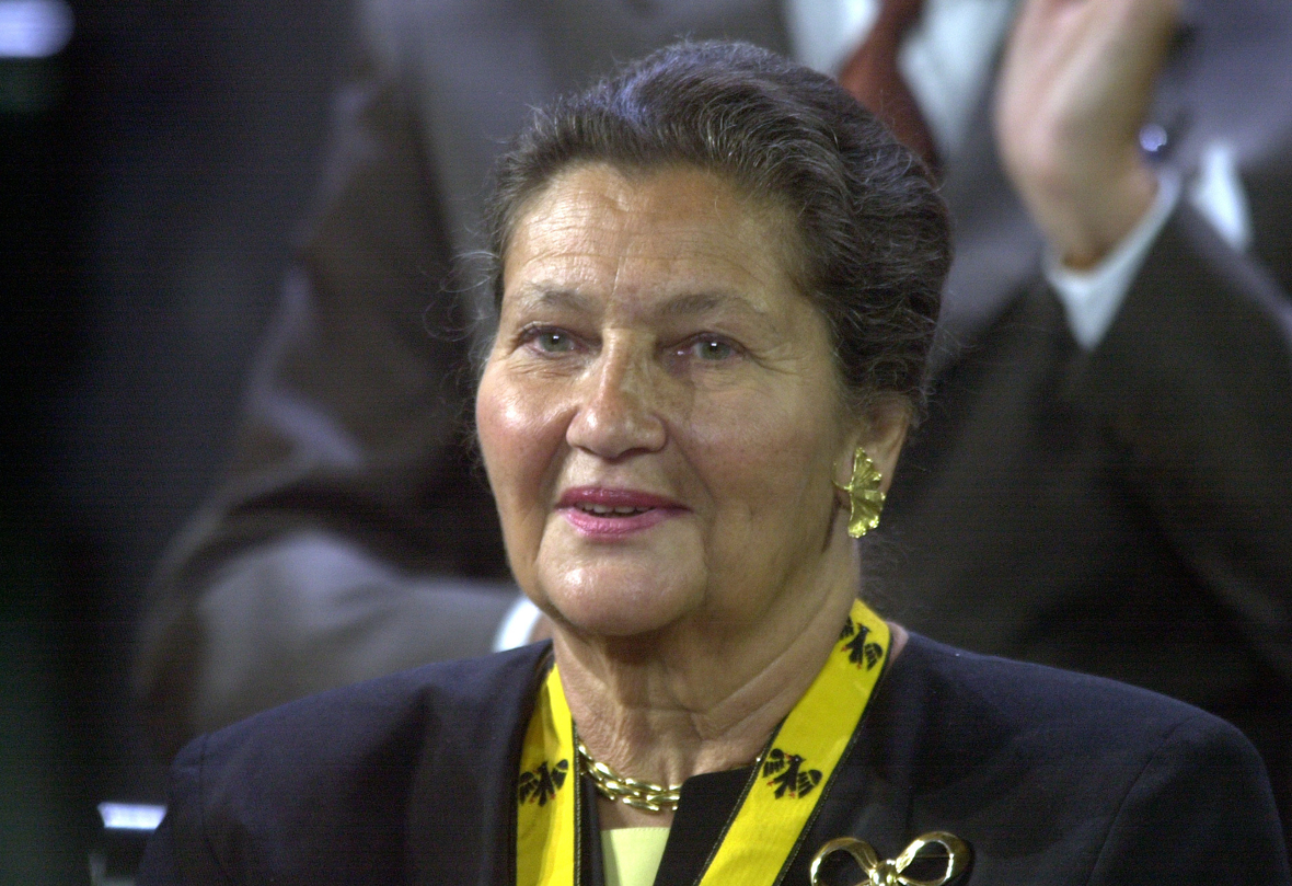 Die Französin Simone Veil war die erste Präsidentin des Europäischen Parlaments. Von ihr stammt der Satz: „Die Demokratie ist keine Staatsform, die man erreicht, sondern eine, die man bewahren muss.“