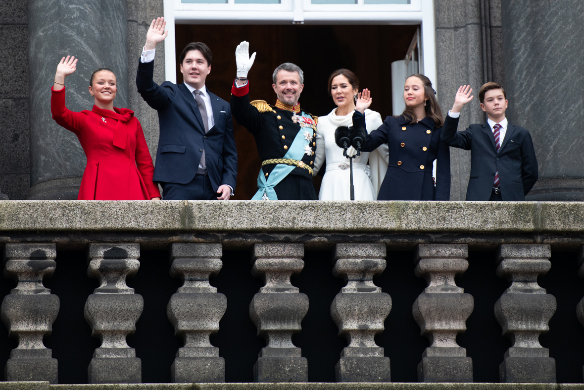 Der dänische König Frederik und seine Familie im Schloss von Kopenhagen