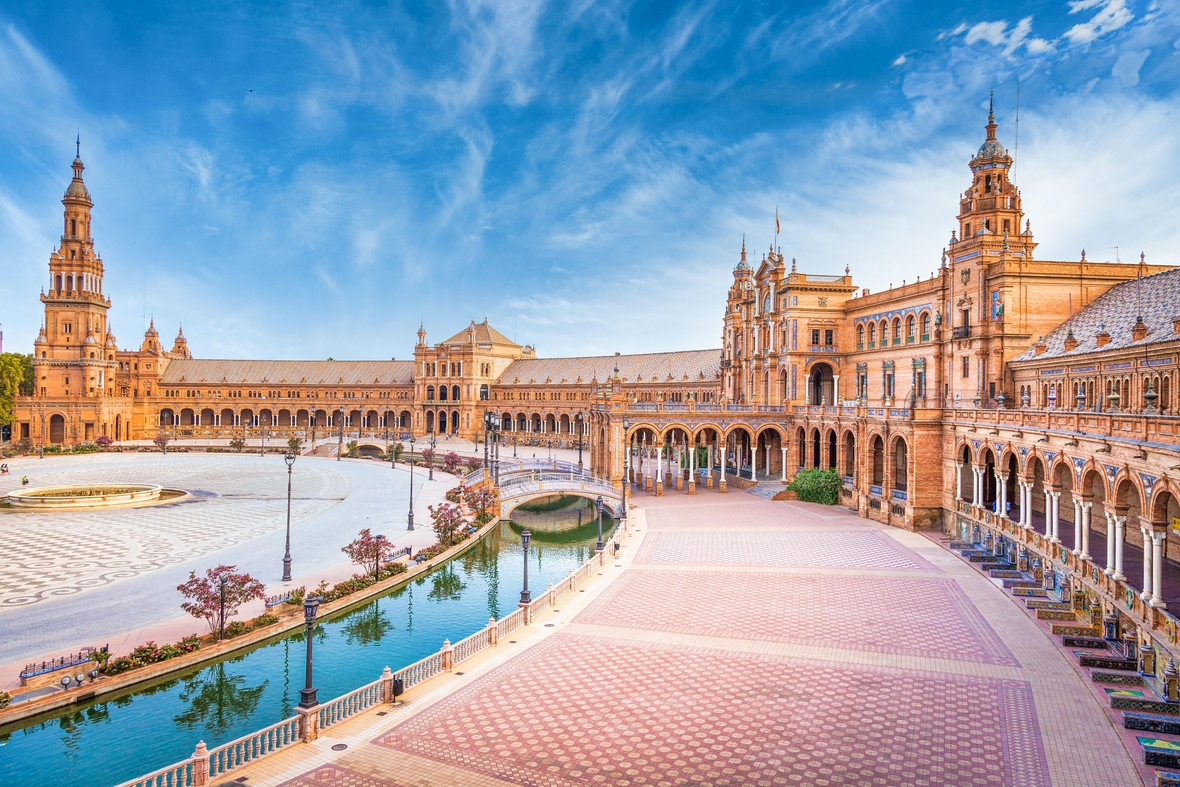 Die "Plaza de España" ist einer der bekanntesten Plätze in Sevilla, Spanien