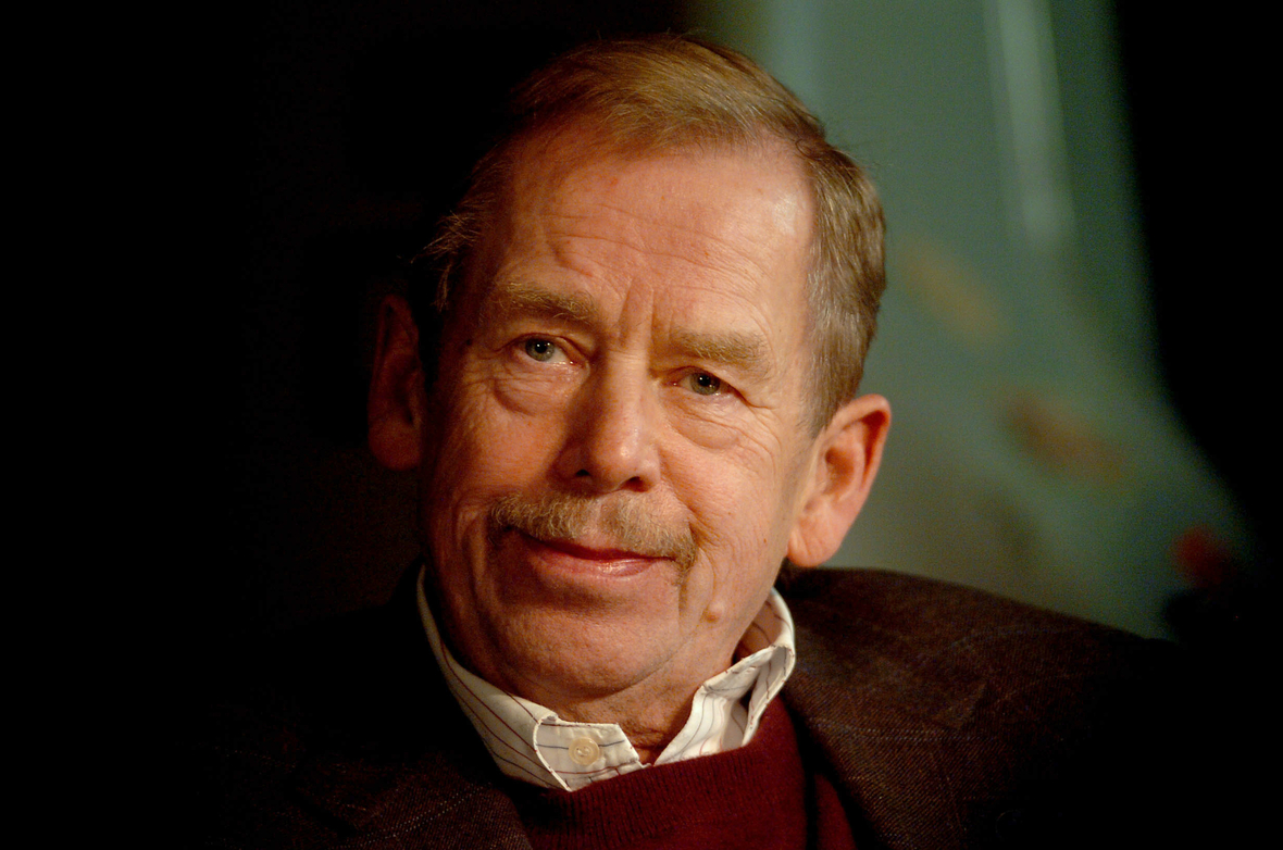 Vaclav Havel (2036-2011) war nach dem Ende des Kalten Krieges Präsident der Tschechischen Republik. Er hat sich für das Zusammenwachsen in Europa und der Europäischen Union eingesetzt. 