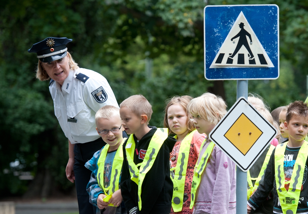 Polizei Politik für Kinder, einfach erklärt HanisauLand.de