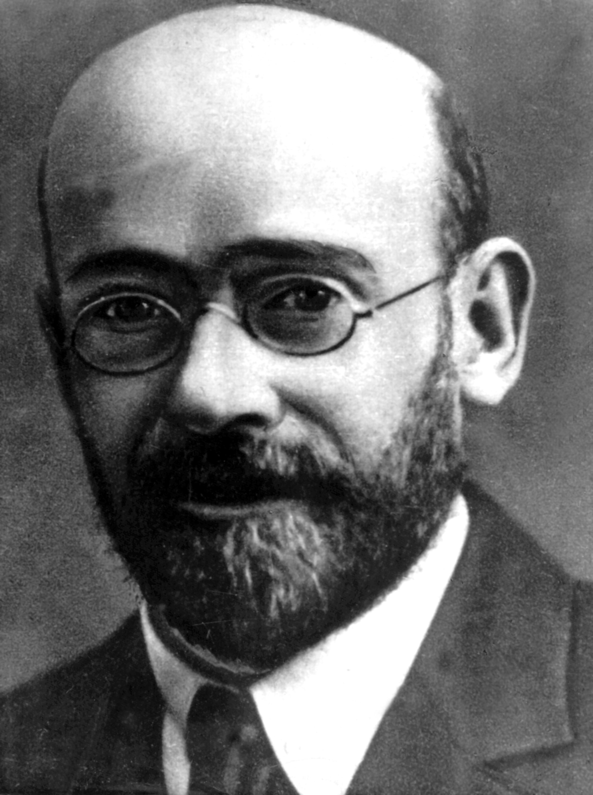 Janusz Korczak, Kinderarzt und Pädagoge. Es ist eine Aufnahme von 1911.