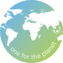Logo von One for the Planet: eine Weltkarte vor grün-blauem Hintergrund
